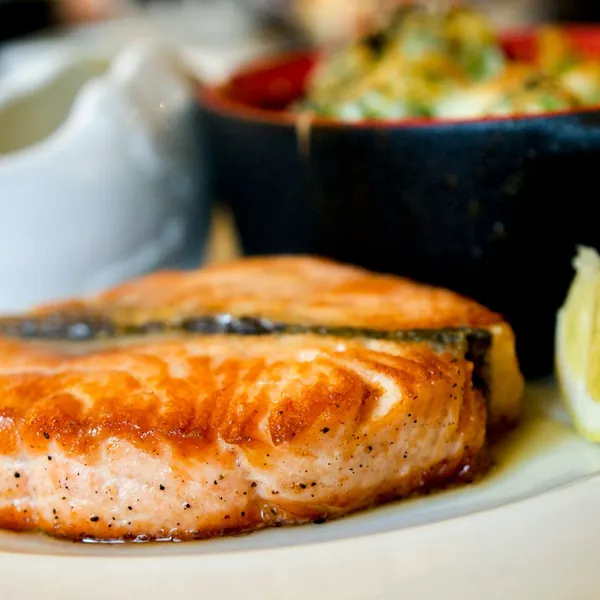 Chargrilled fish fillet with lemon